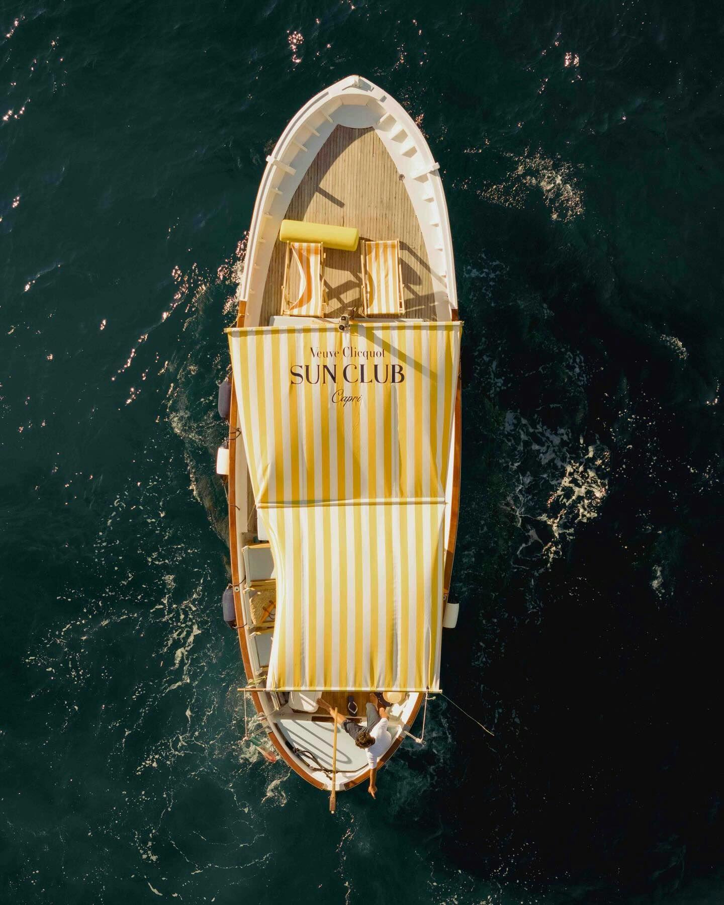 Veuve Clicquot Sun Club branded boat by Gianni's Boats.