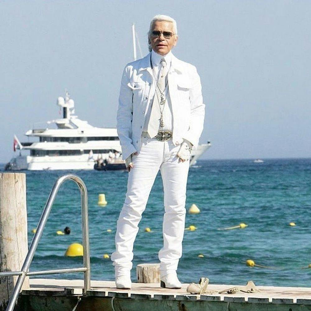 Karl Lagerfeld standing on a quay in Saint-Tropez beach club Le Club 55