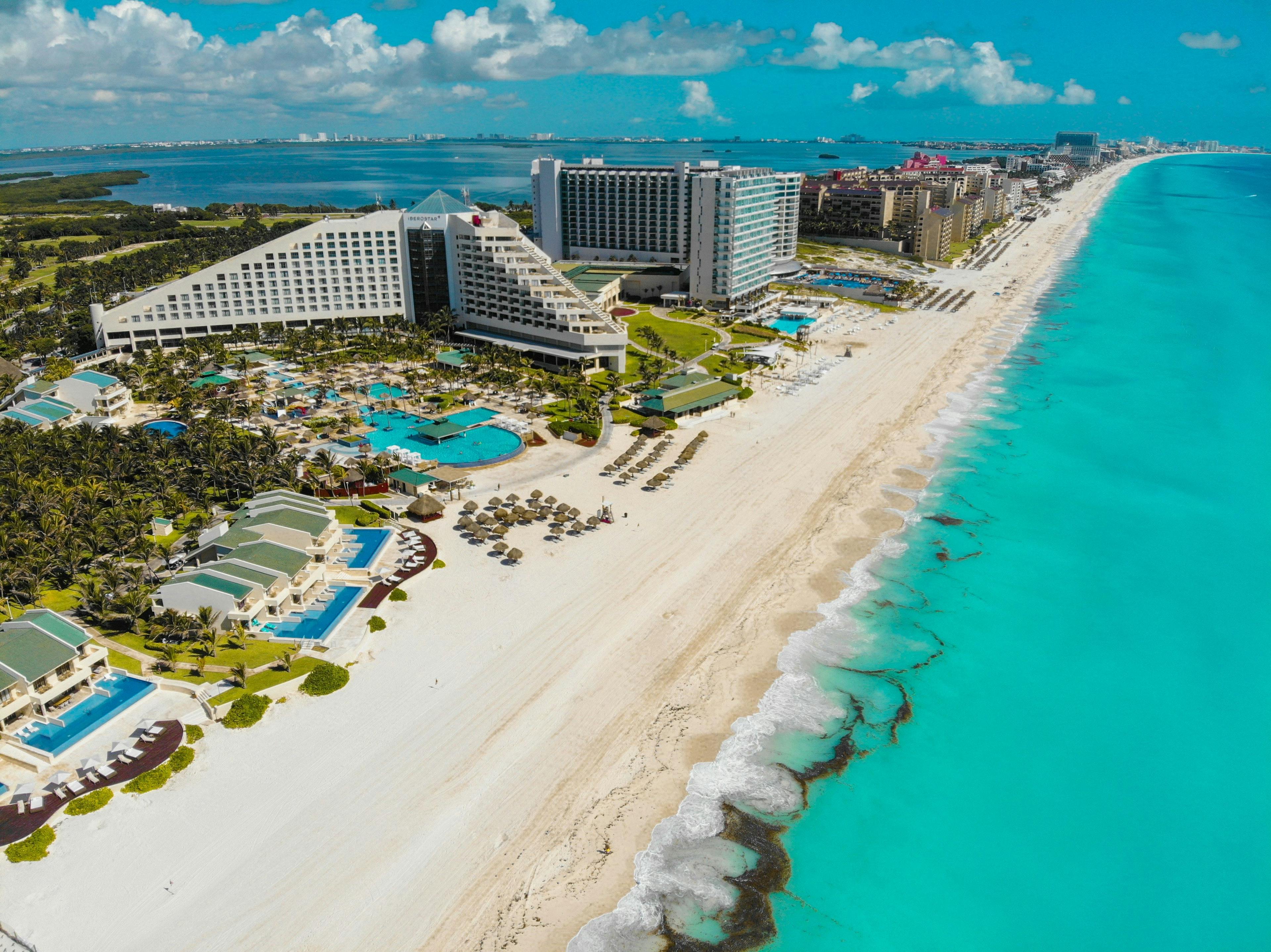 Zona Hotelera in Cancun with bright blue Caribbean Sea