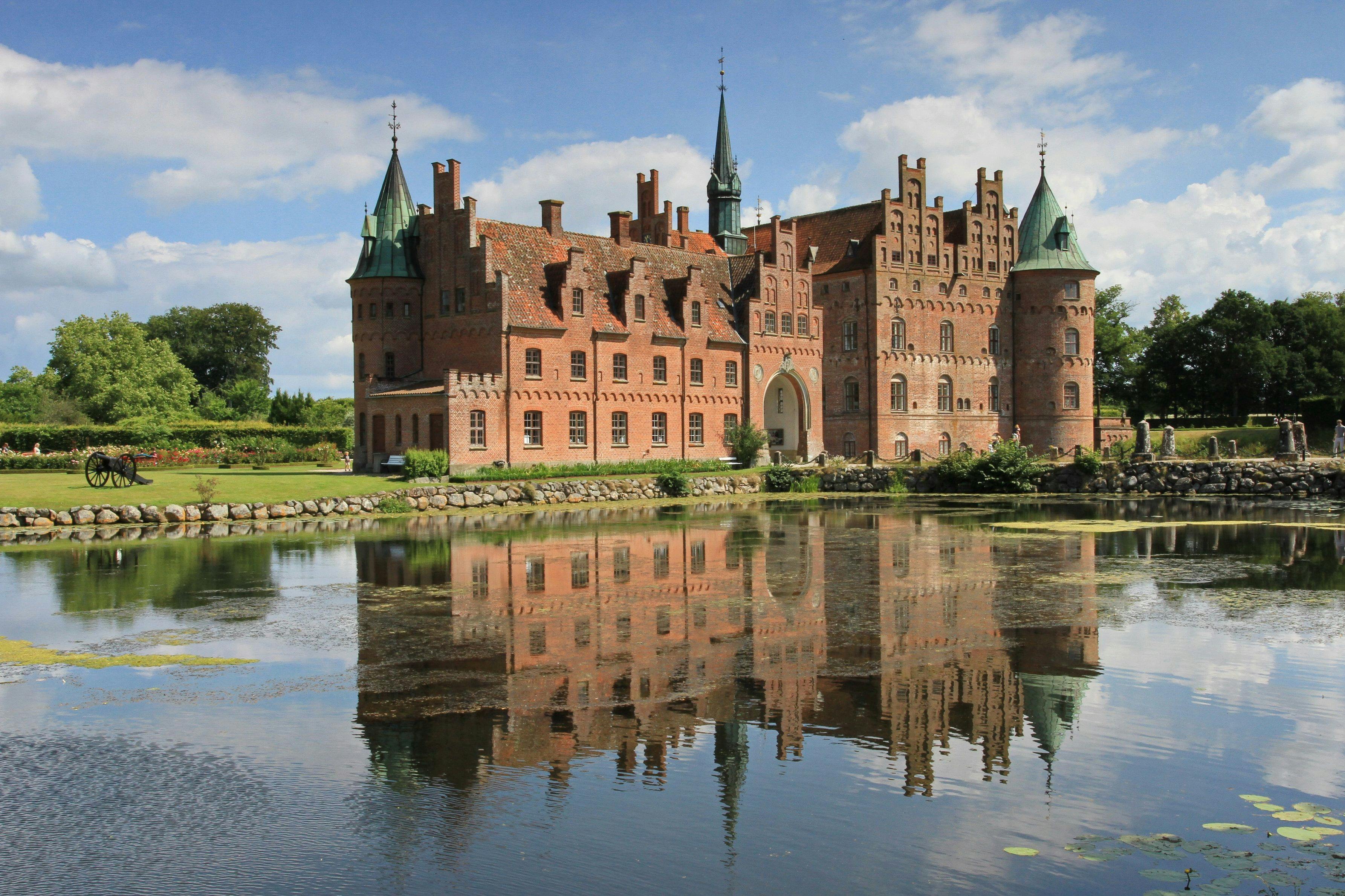 Egeskov Castle in Kv�rndrup, Denmark