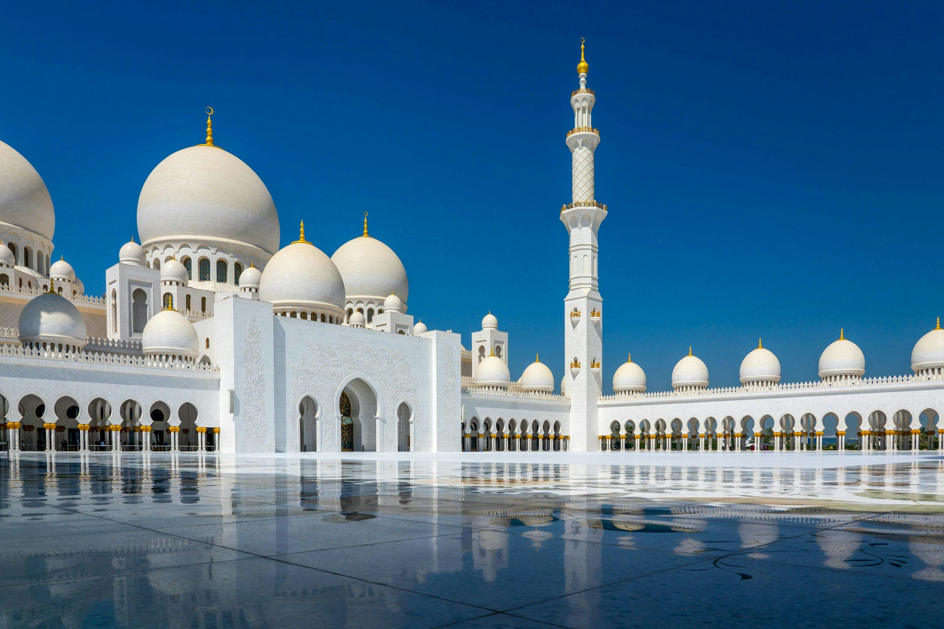 Sheikh Zayed Grand Mosque in Abu Dhabi, UAE.